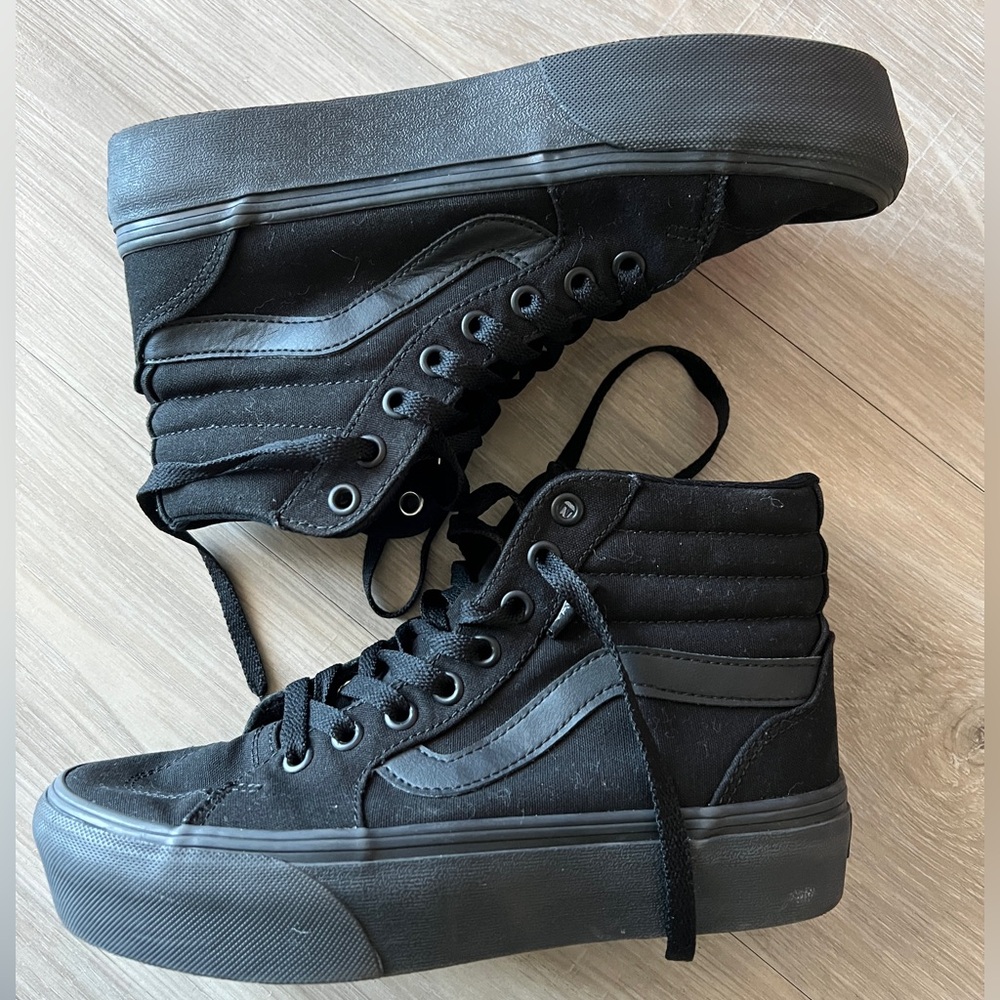 - Platform coverse high top